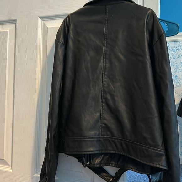 Women’s Ambience large black faux leather, zippered jacket - Picture 4 of 5